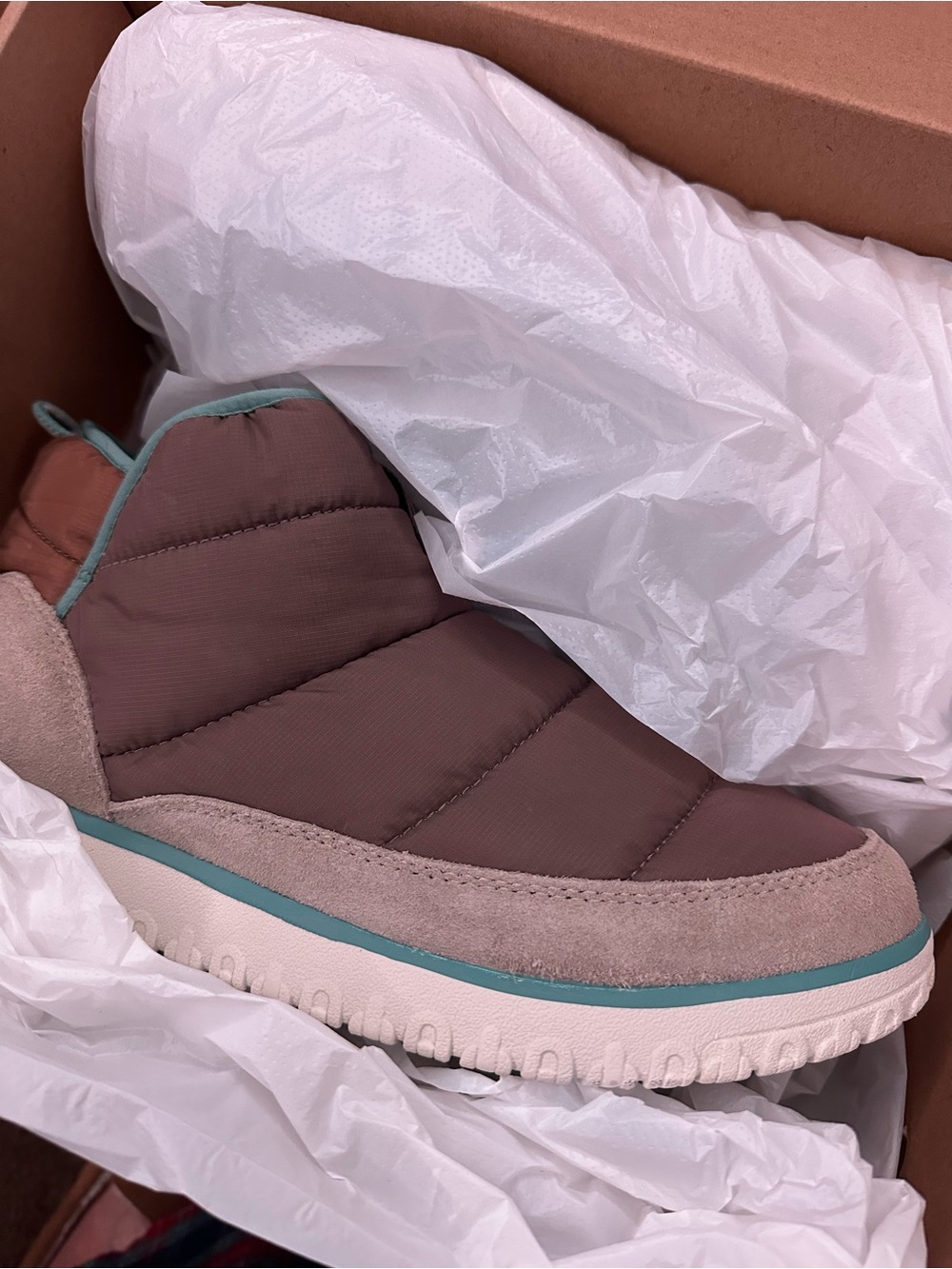 New in Box Beautiful LL Bean Quilted Slip-On Winter Boot in Brown/Teal trim